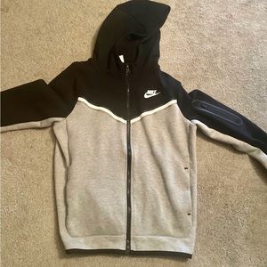 Boys Large Nike Tech